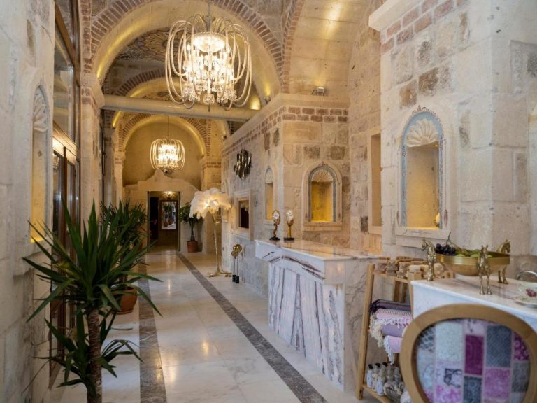 Elika Cave Suites Hotel