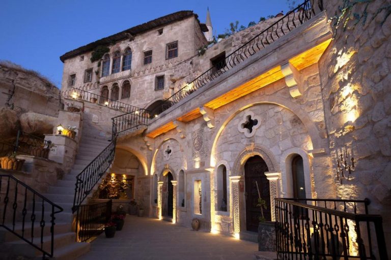 Elika Cave Suites Hotel